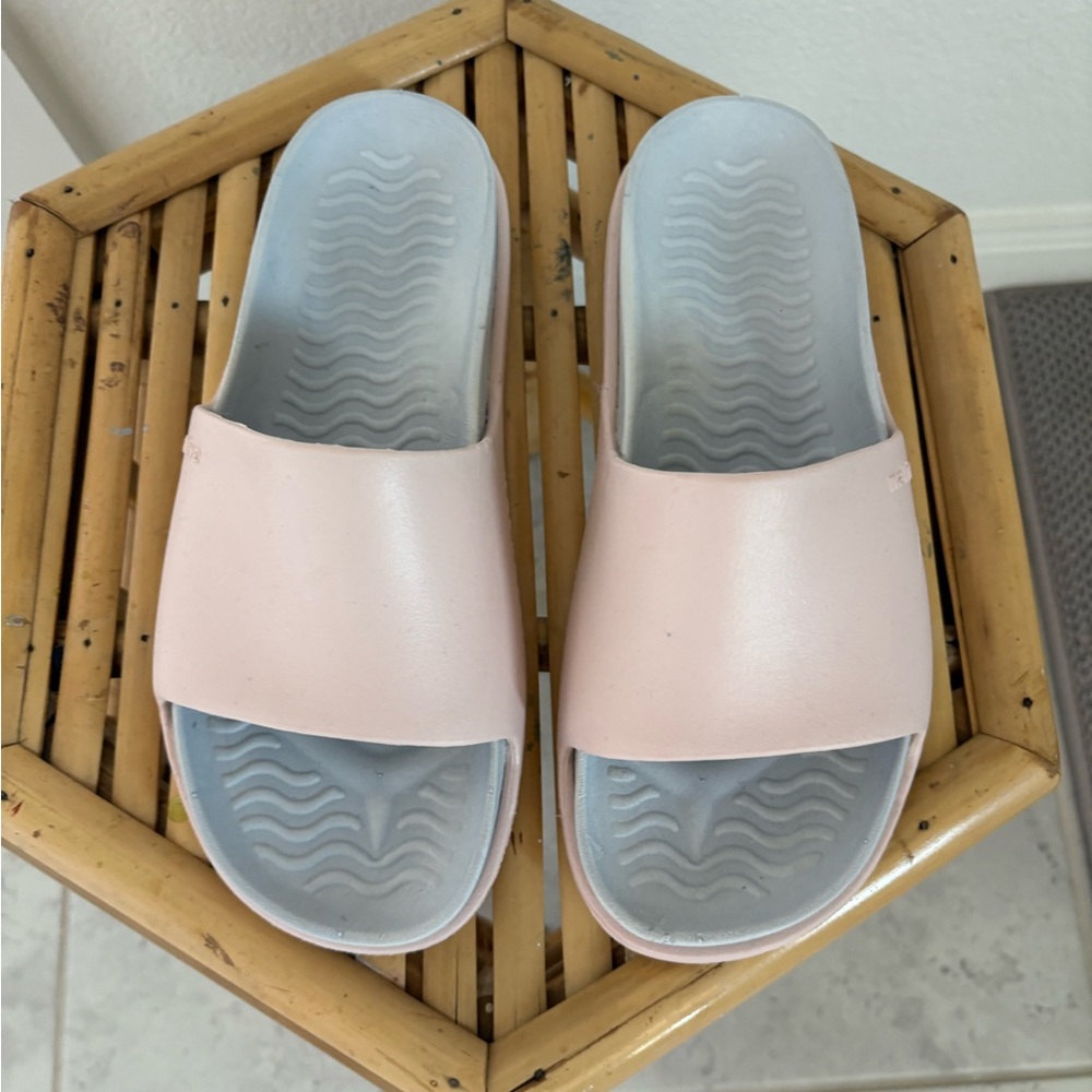 Women’s Native Slides